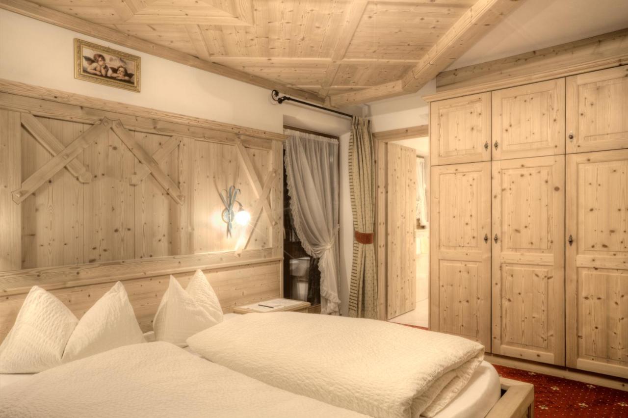 Hotel Ciasa Ai Pini San Cassiano  Kültér fotó