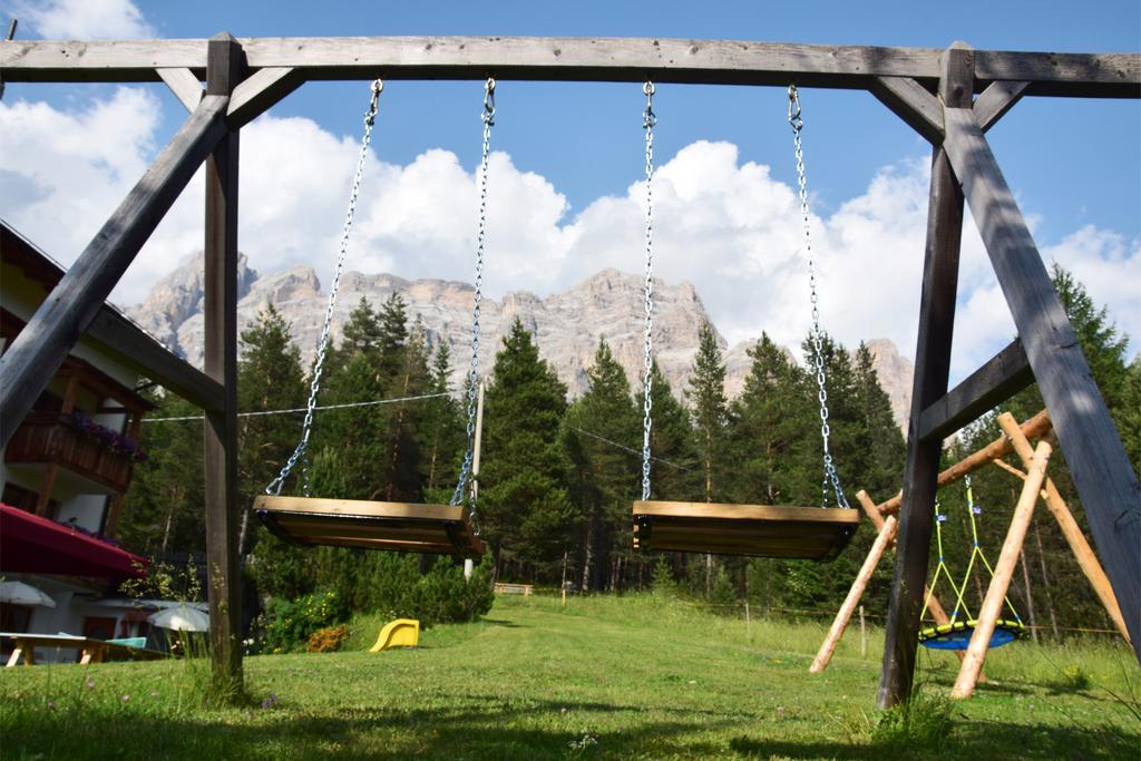 Hotel Ciasa Ai Pini San Cassiano  Kültér fotó
