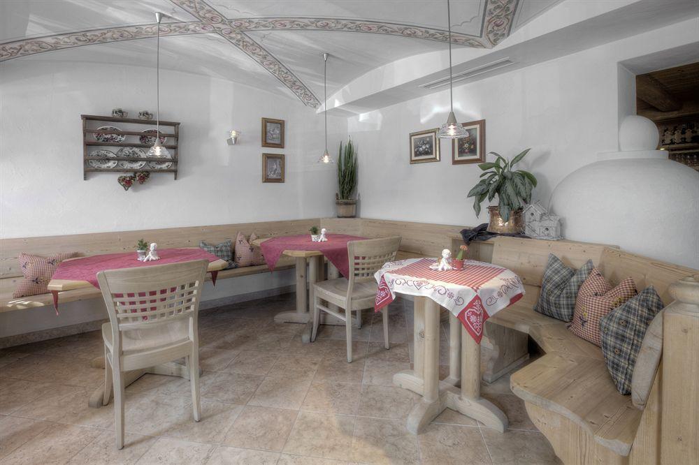 Hotel Ciasa Ai Pini San Cassiano  Kültér fotó
