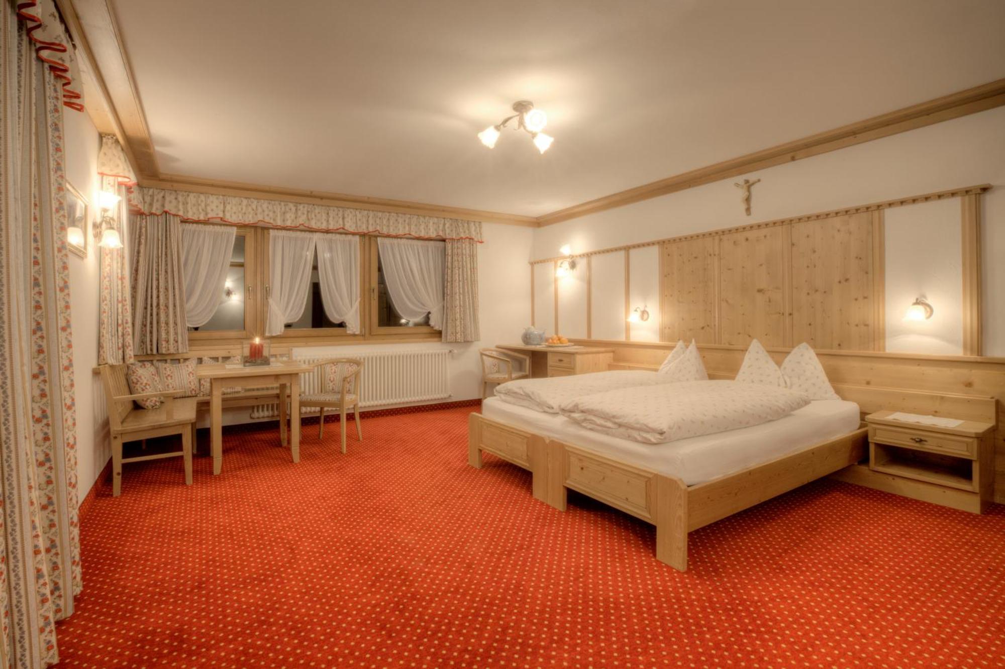 Hotel Ciasa Ai Pini San Cassiano  Kültér fotó