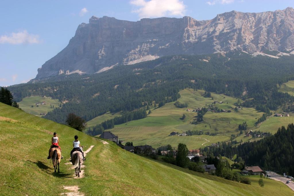 Hotel Ciasa Ai Pini San Cassiano  Kültér fotó
