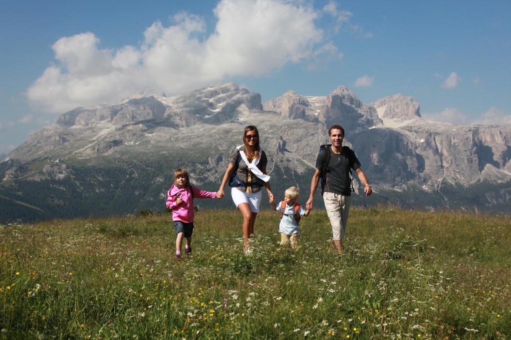 Hotel Ciasa Ai Pini San Cassiano  Kültér fotó