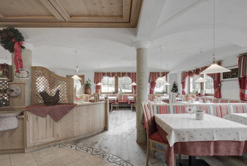 Hotel Ciasa Ai Pini San Cassiano  Kültér fotó