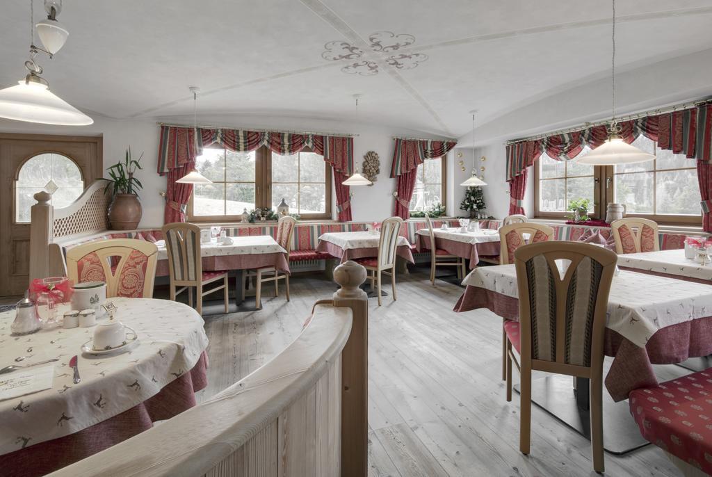Hotel Ciasa Ai Pini San Cassiano  Kültér fotó