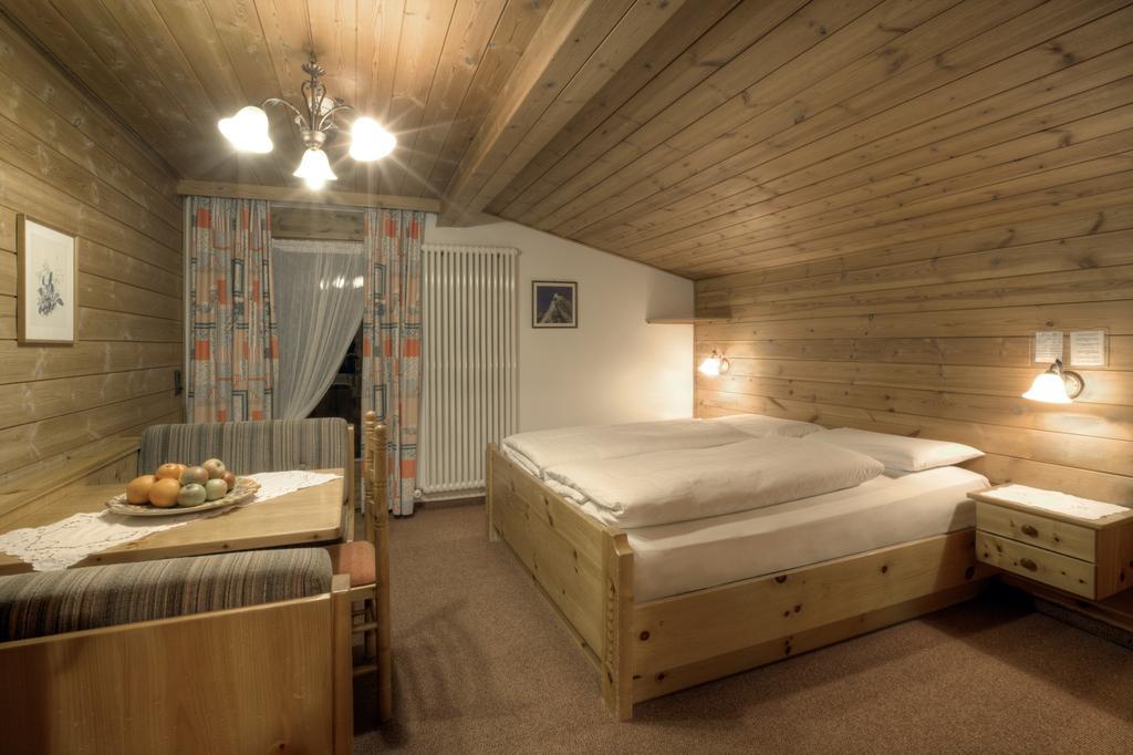 Hotel Ciasa Ai Pini San Cassiano  Szoba fotó