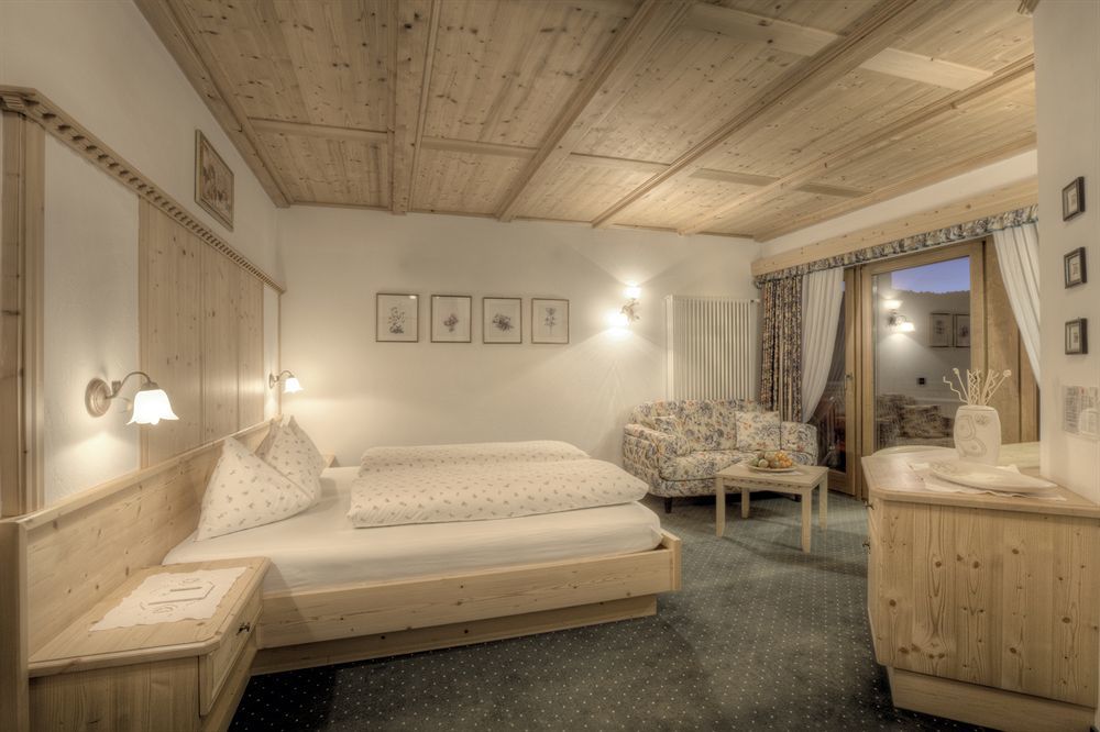 Hotel Ciasa Ai Pini San Cassiano  Kültér fotó