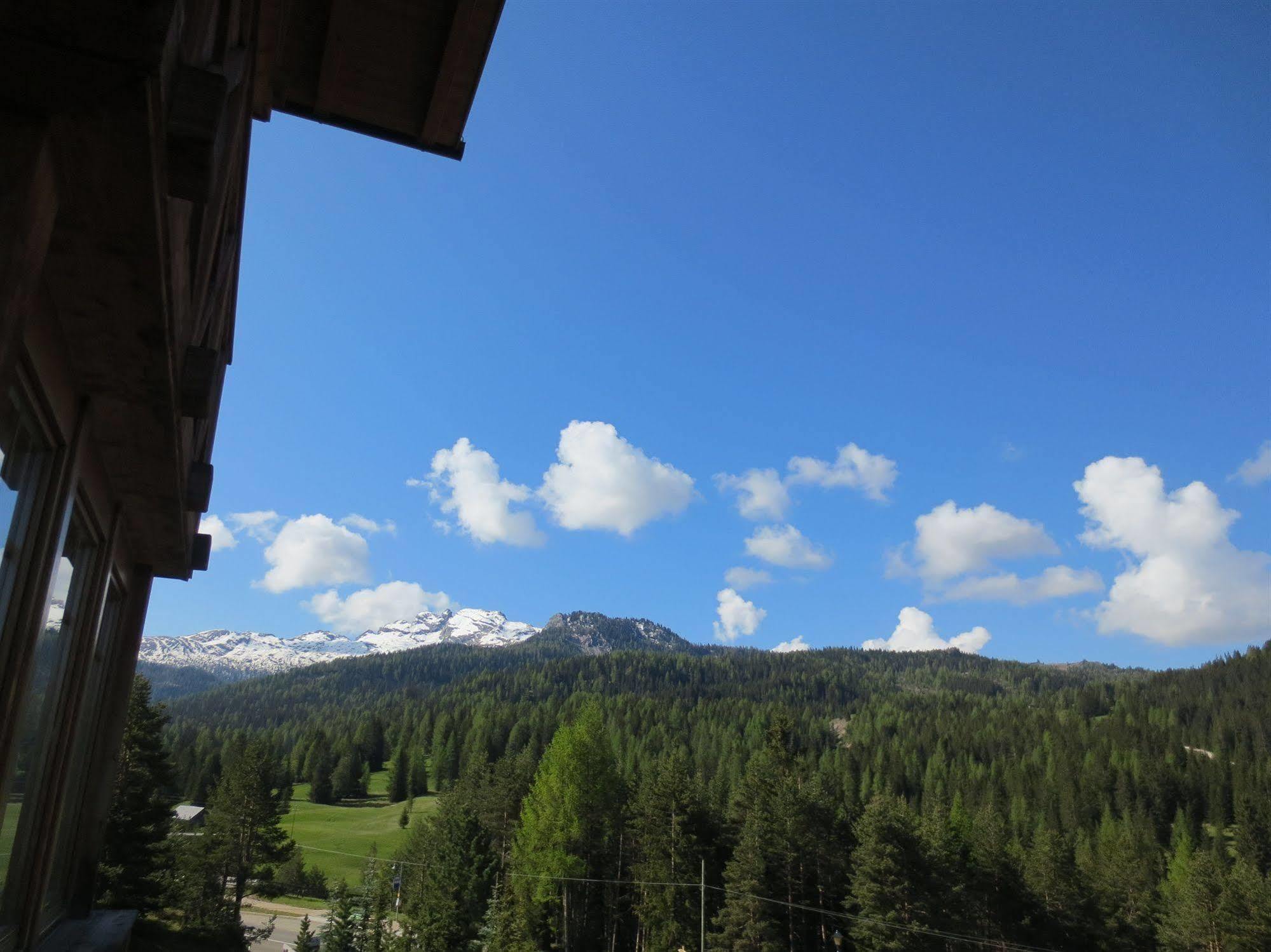 Hotel Ciasa Ai Pini San Cassiano  Kültér fotó