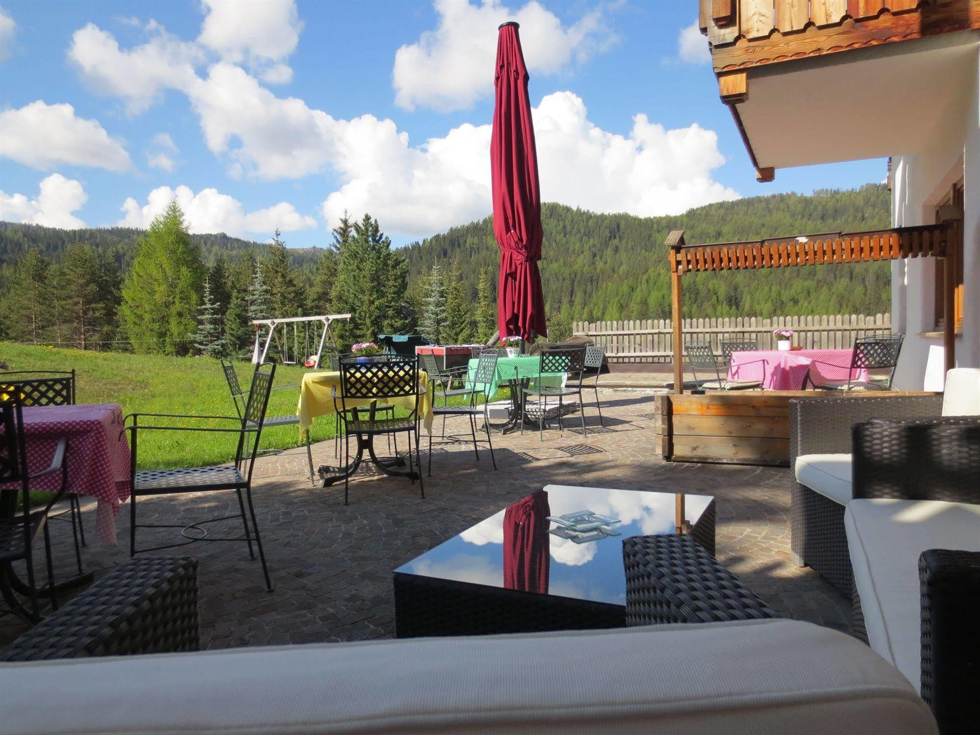Hotel Ciasa Ai Pini San Cassiano  Kültér fotó