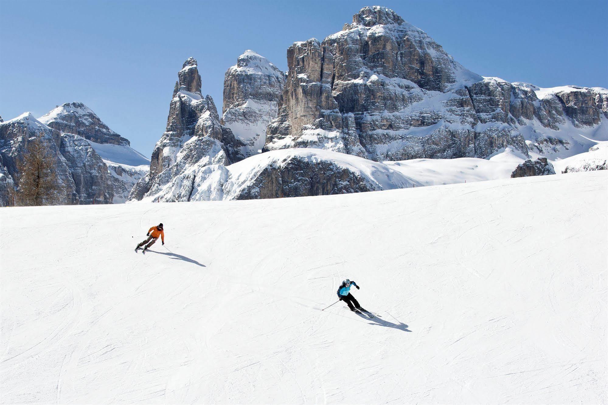 Hotel Ciasa Ai Pini San Cassiano  Kültér fotó