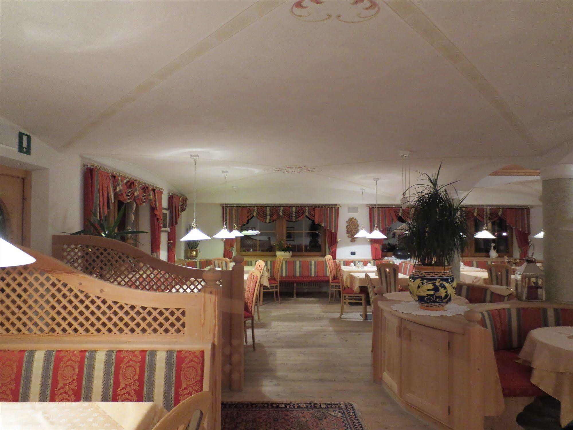 Hotel Ciasa Ai Pini San Cassiano  Kültér fotó