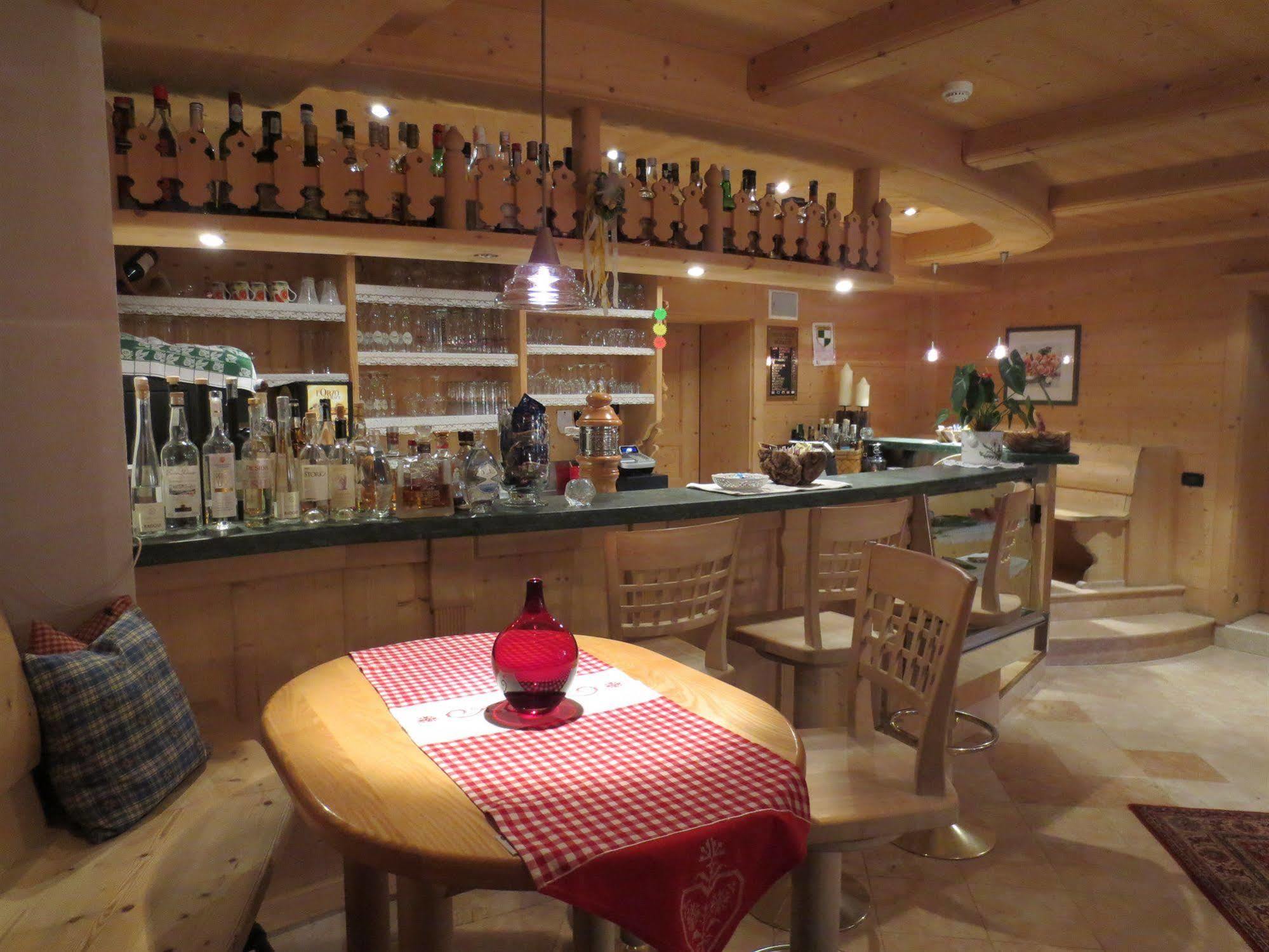 Hotel Ciasa Ai Pini San Cassiano  Kültér fotó