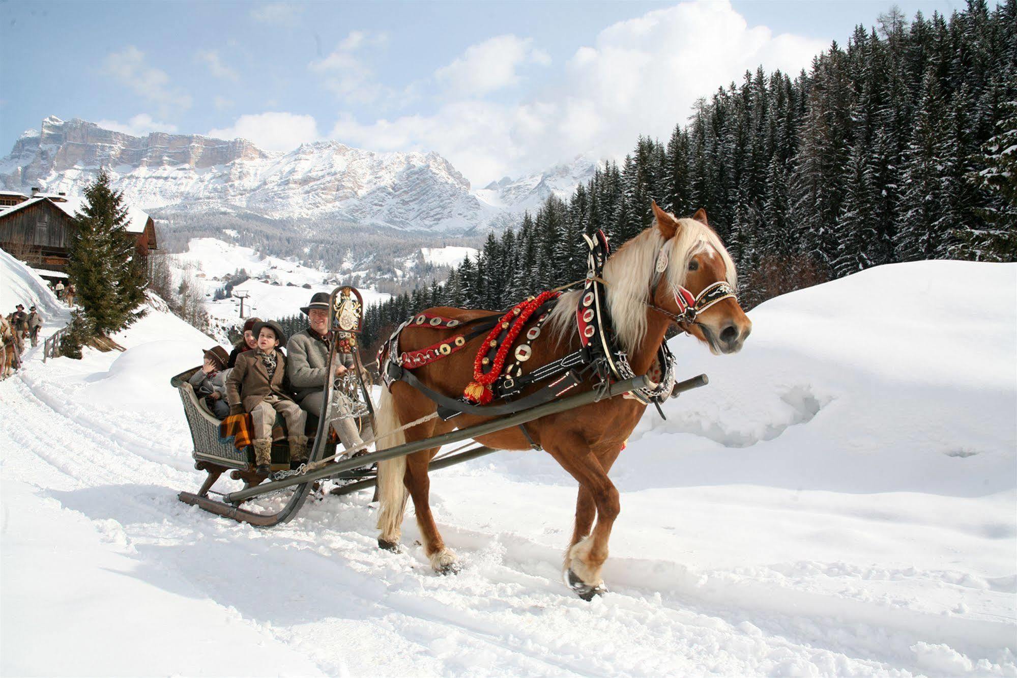 Hotel Ciasa Ai Pini San Cassiano  Kültér fotó